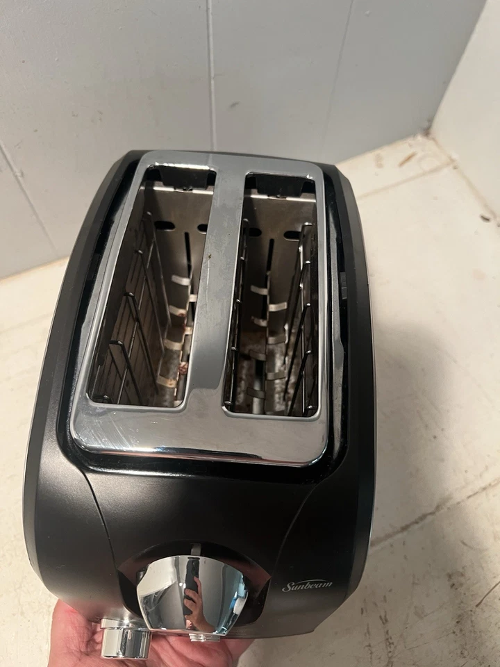 Sunbeam Electric Toaster 2 Slice Model TSSBTRSB03 W/ExtraWide Slots  Gently Used - Image 3 of 4