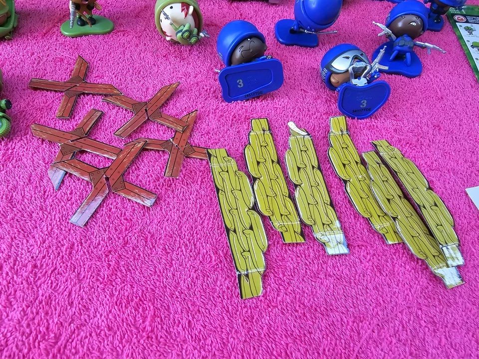 MGA Impresionante Pequeño Hombre Verde Militar Ejército Lote de 19 Figuras Verde/Azul Foto 3 de 4