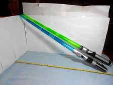 2 VINTAGE STAR WARS LIGHT SABER ELECTRONIC EXTENDABLE SWORDS 35in WORK WELL -W86