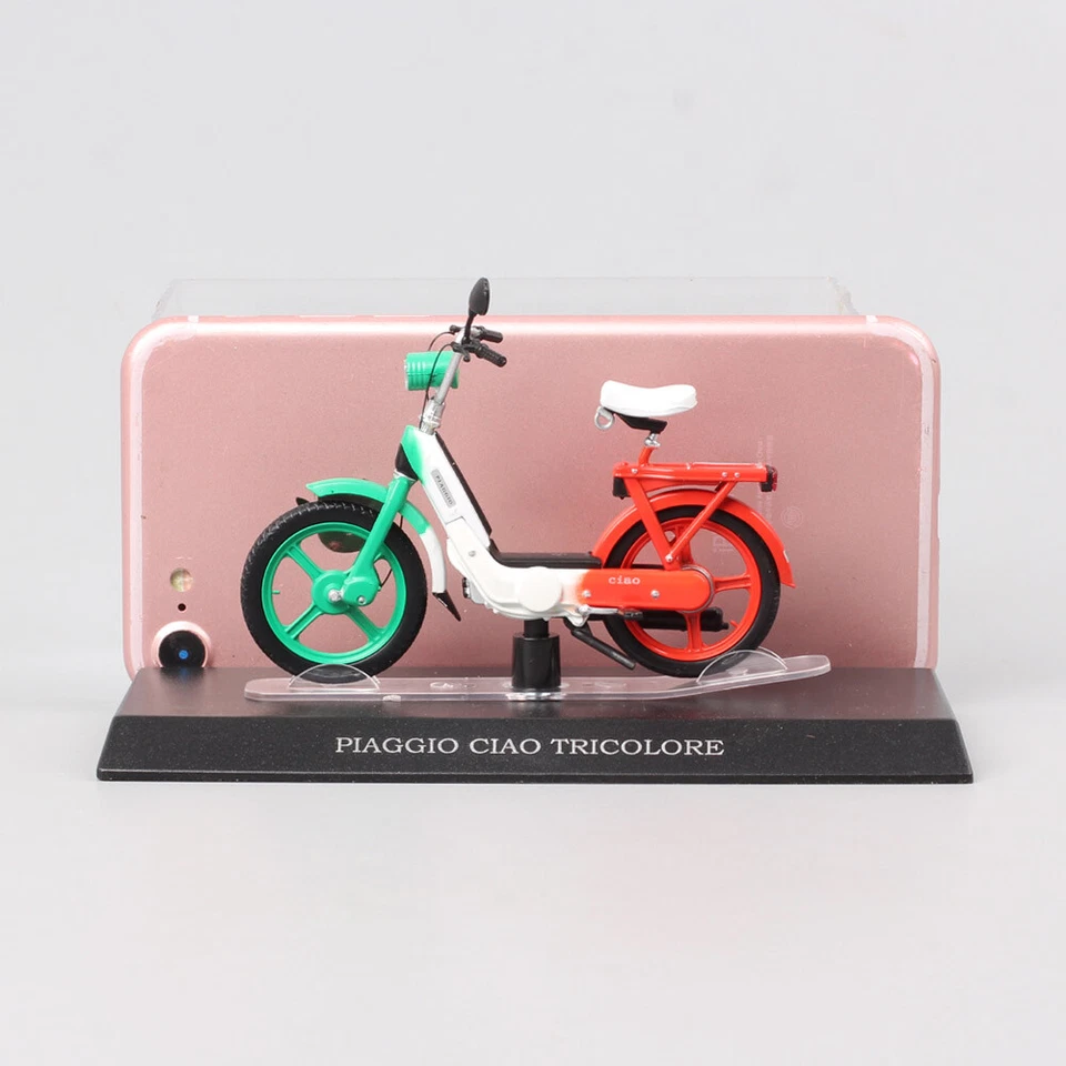 1/18 Scale Piaggio Ciao Tricolore Moped Diecast Scooter Model Motorcycle Toy - Image 3 of 4