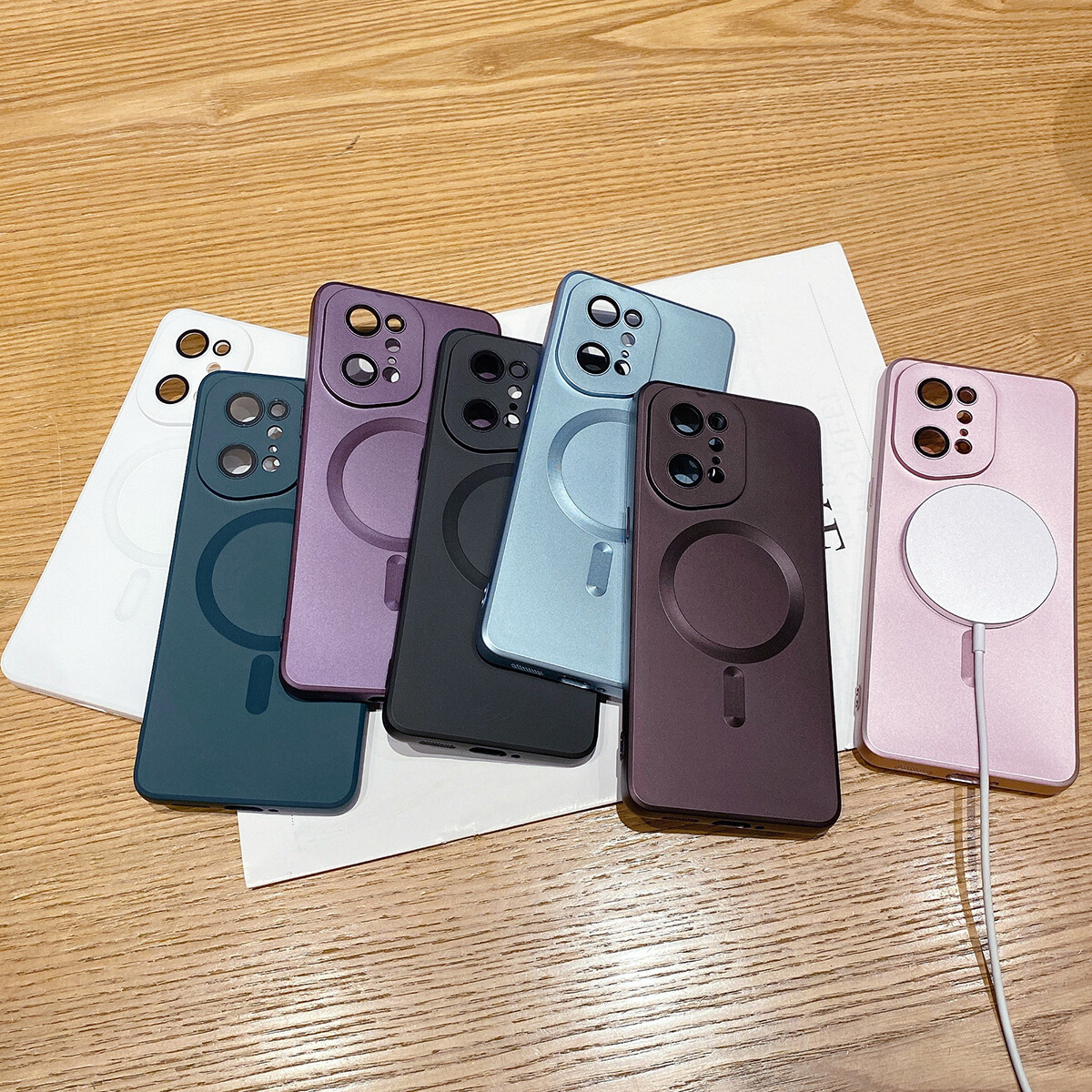 Custodia TingYR Per Oppo Find X5 Pro Con Supporto Pieghevole: Antiurto Doppio Strato TPU/PC, Protezione Rinforzata Agli Angoli (Rosso) - copertina