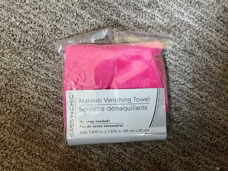 Sassy+Chic makeup vanishing towel 7.875"x 7.875 " no soap needed