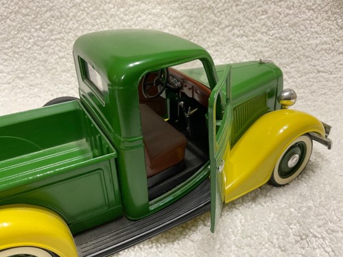 Solido 1936 Ford V8 John Deere Pickup Truck 1/19 scale Diecast - Picture 10 of 10