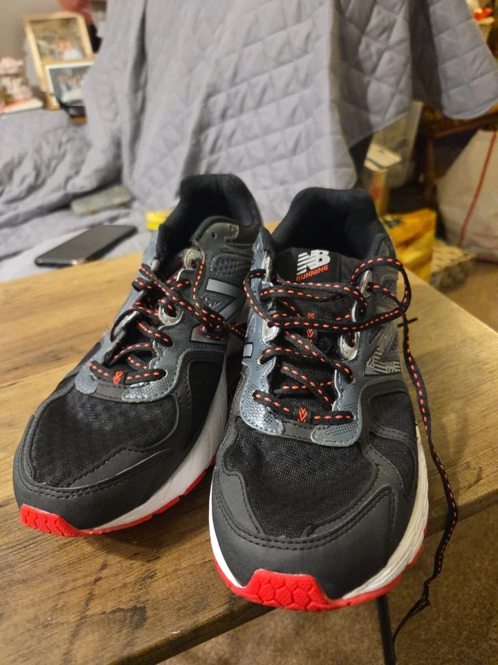 New Balance 670V1 Womens Running Trainers Size Uk 7.5 Excellent Condition  - Image 3 of 4