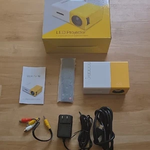 Portatif Mini Projecteur YG300 3D HD LED Home Cinéma Cinéma 1080P AV USB HDMI