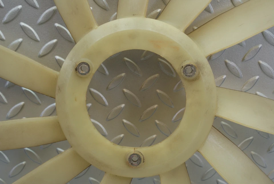 Ventilador de refrigeración del motor cupé Mercedes-Benz C123 280CE 1102050106 Foto 4 de 4