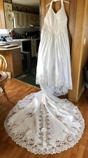WEDDING GOWN size 18 (women’s)