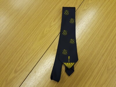 Wrexham Club Krawatten marineblau umgedrehter Regenschirm Emblem Freizeithemd Krawatte