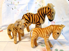 Drei alte Steiff Zebras - Mutter mit 2 Kindern