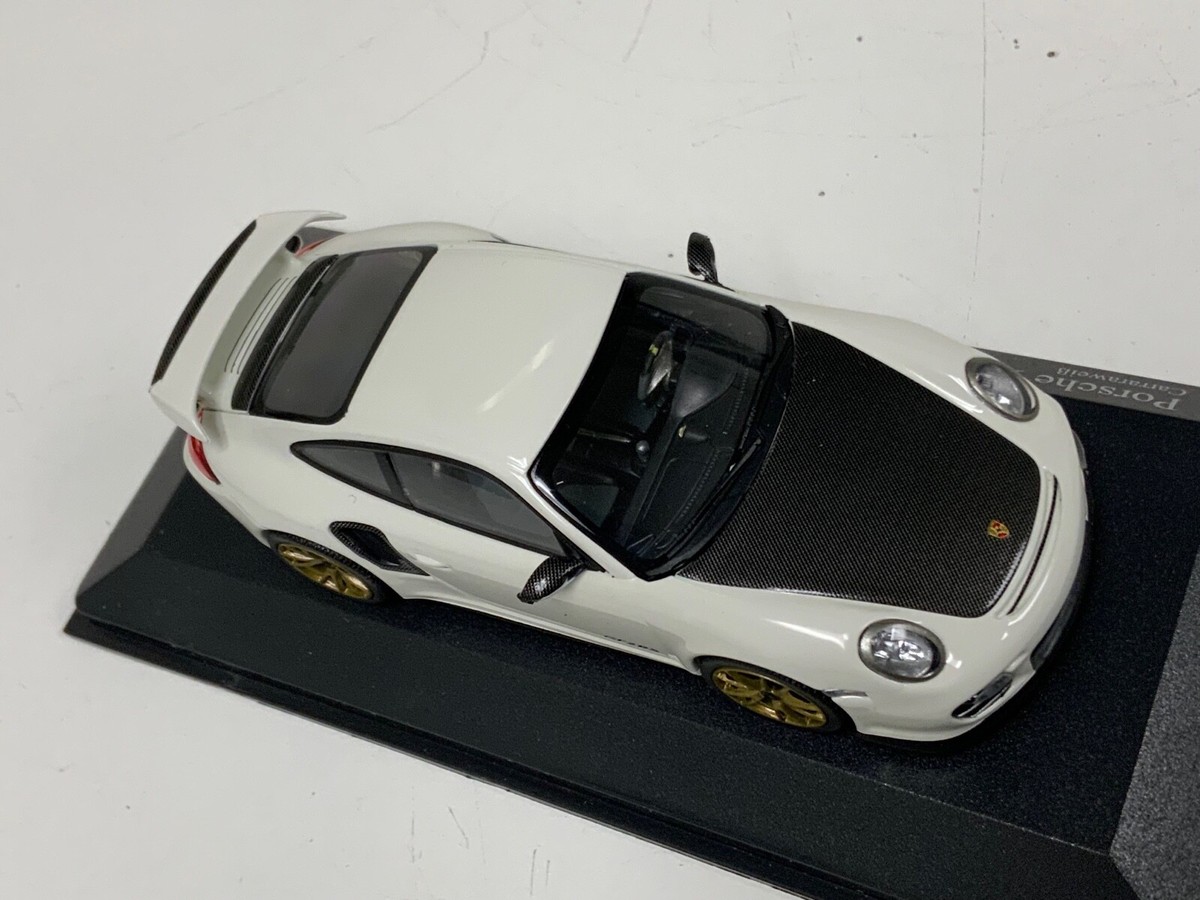 1/43 Minichamps Porsche 911 (997.2) GT2RS white Gold Wheels