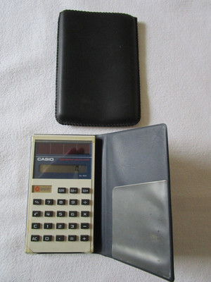 Casio Elektronischer Solar Taschenrechner SL 300 inkl. Schutzhülle