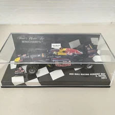 Minichamps RENAULT RB7 2011 RED BULL RACING