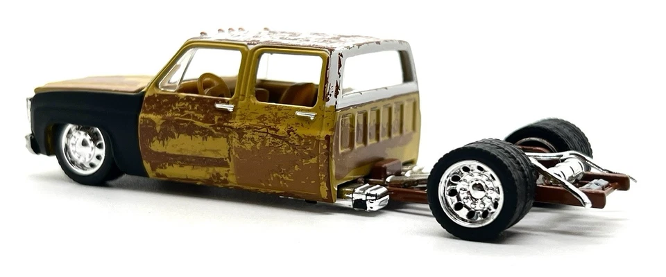 M2 MACHINES 1973 CHEVY CHEYENNE SUPER 30 DUALLY SQUAREBODY BEDLESS PATINA LOOSE - Image 2 of 4