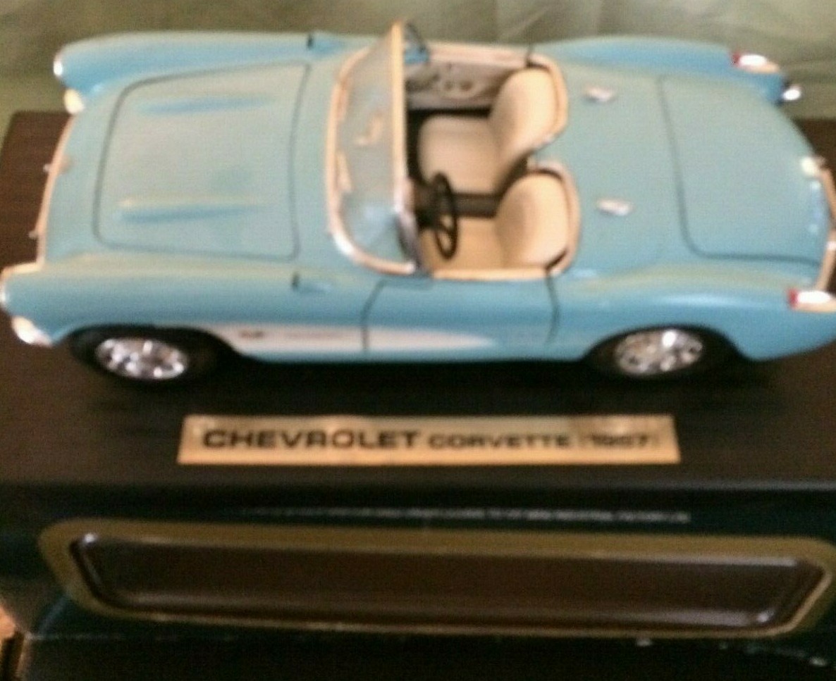 コルベット　1957  1:18 コレクション Road Legends Yat Ming Chevrolet Corvette 1957 1/18 Die-Cast