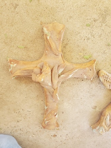 2 vintage CROSSES Lilly Floral & Dove molded concrete castings 14" x 9" folk art - Picture 6 of 11
