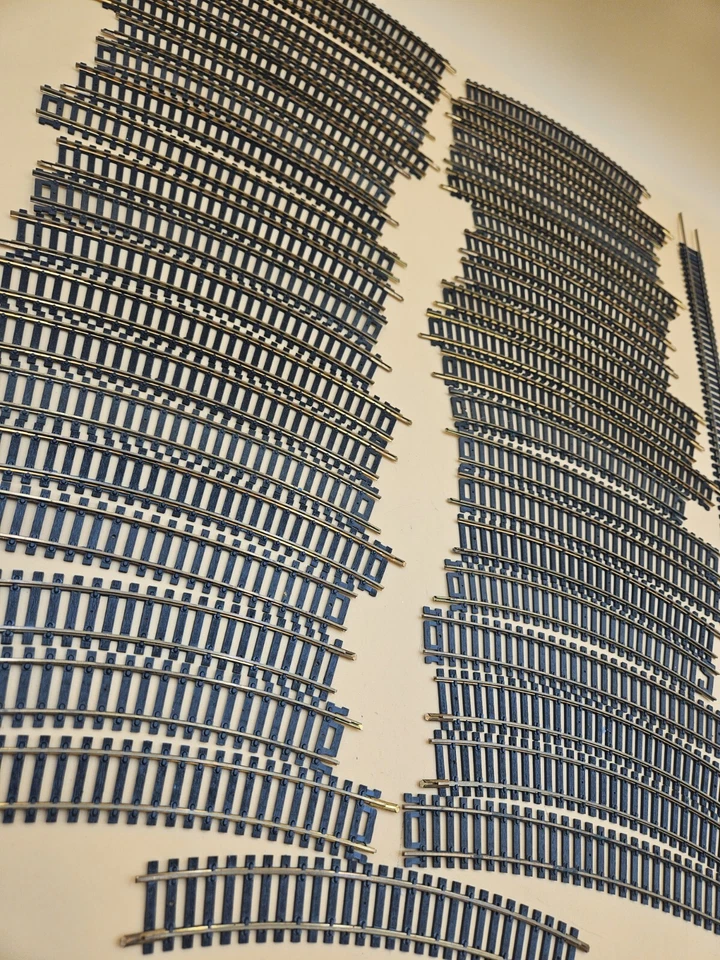 Vintage Lot Of 44 Pieces Atlas HO 1/87 Scale Train Brass Various Curved Track - Image 2 of 4