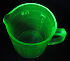 Hazel Atlas Green Uranium Glass Measuring 1 Cup 1 Spout Vintage — photo 5