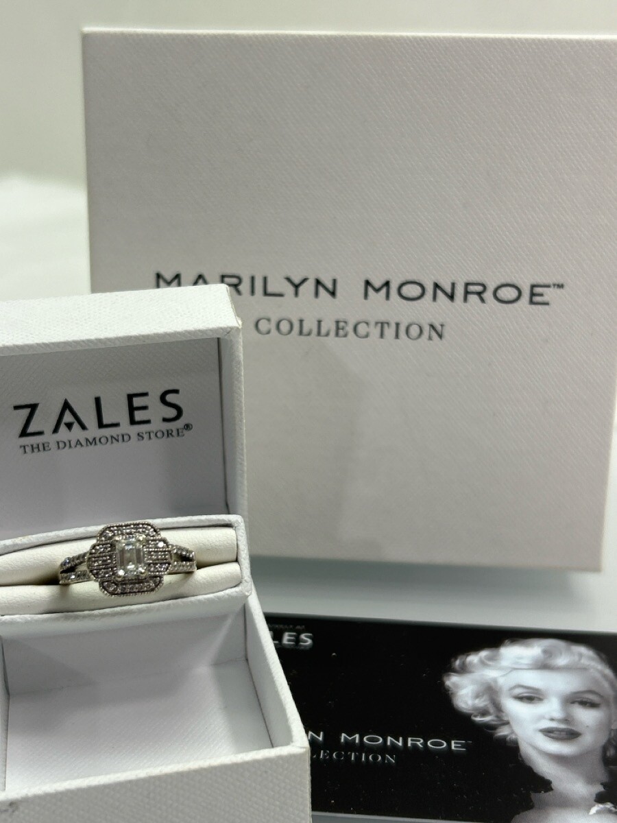 Zales Marilyn Monroe Collection 3/4 CTW Emerald-Cut Diamond Zales Marilyn Monroe Collection 3/4 CTW Emerald-Cut Diamond