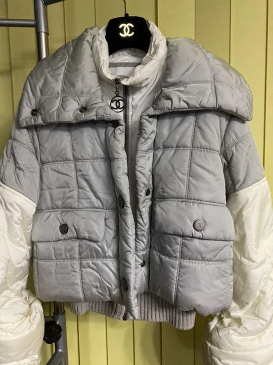 Giacca gonna giubbino piumino donna Chanel mai usatoa t Molto molt
