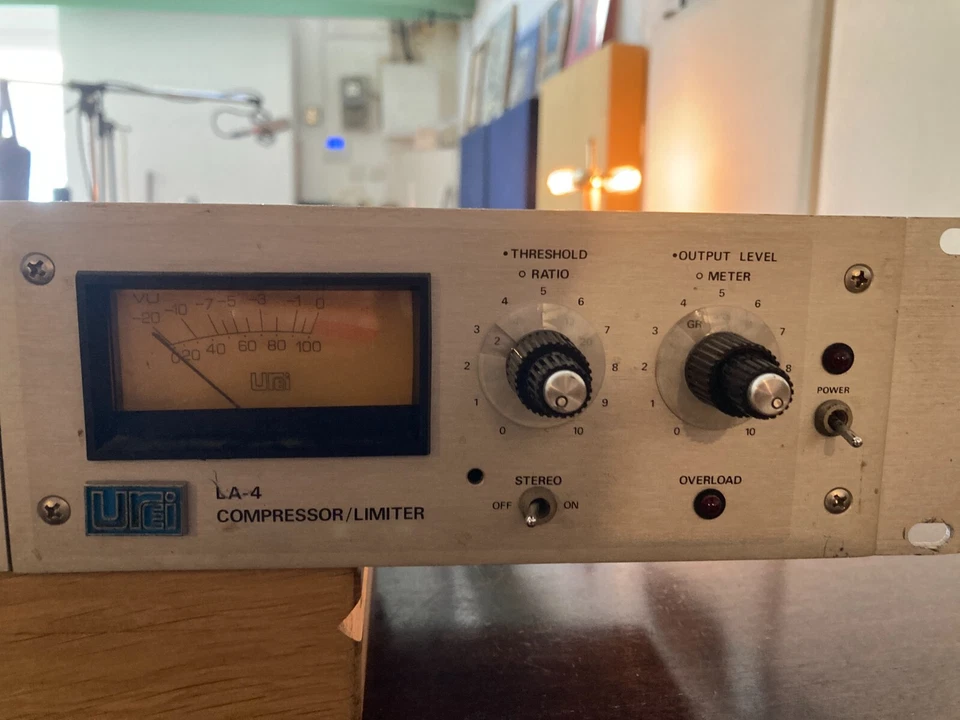 UREI LA4 - Dual Compressor Limiter - Image 2 of 4
