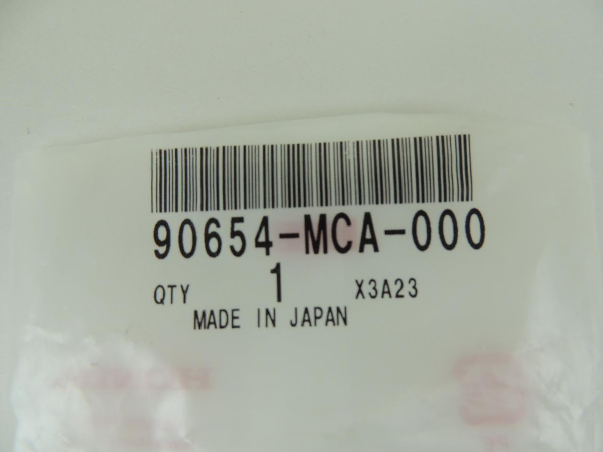 90654-MCA-000 NOS Honda Molding Clip 2001 GL1800 GL1800A 2007