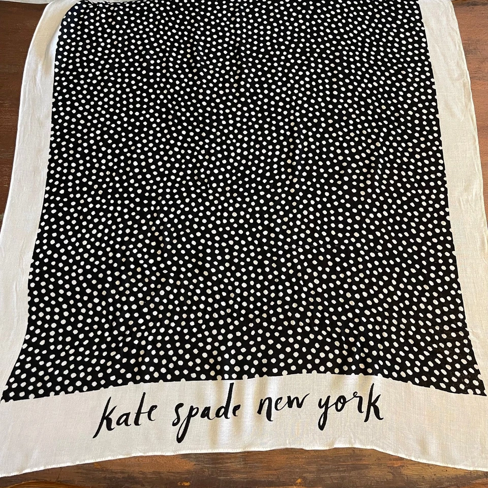 Bufanda grande Kate Spade para mujer lunares fluida romántica viscosa 78" x 29" Foto 4 de 4