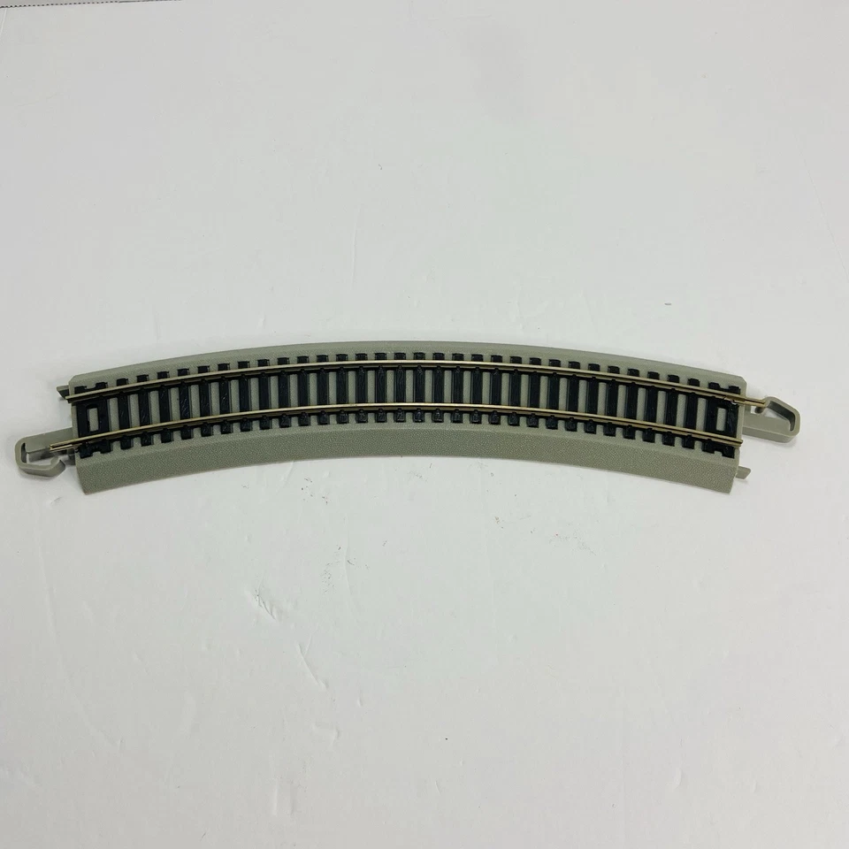 Lot of 30 Bachmann HO Scale E-Z Track Curved 18” Radius 30° Silver Nickel NEW - Image 2 of 4