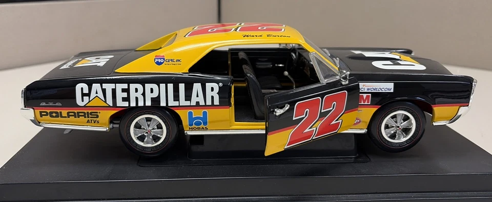 Coche diecast ERTL Nascar 2000 Ward Burton Caterpillar 22 1966 Pontiac GTO 1/18 Foto 4 de 4