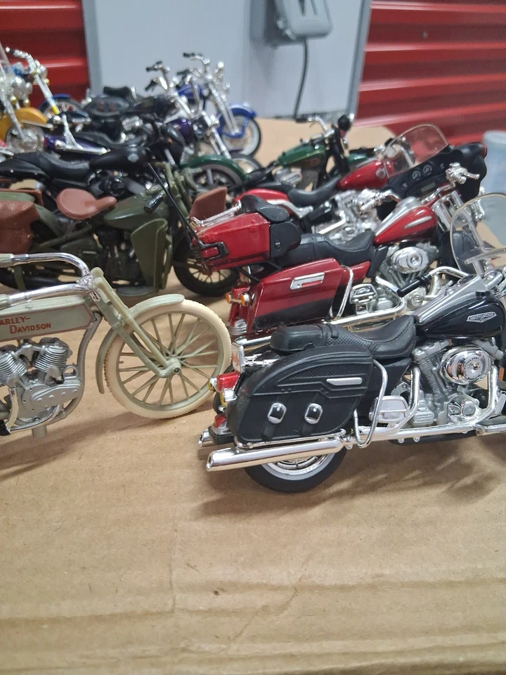 Lot of 17 Maisto Harley-Davidson 1:18 Scale Die‐Cast Motorcycles – Mixed Models, - Image 3 of 4