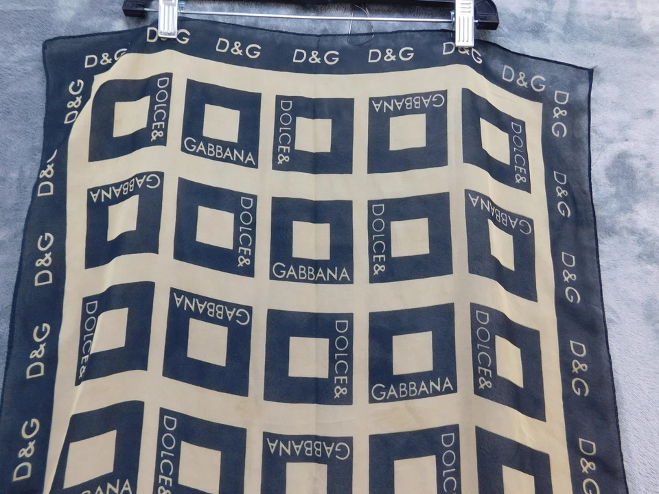 Dolce & Gabbana Bufanda Mujer Larga Negra Tostada Monograma Logo Patrón Seda 20x64 pulgadas Foto 2 de 4