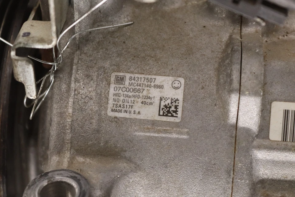 2016 GMC SIERRA 2500 HD 6.6L DIESEL LML A/C COMPRESSOR DE AR CONDICIONADO FABRICANTE DE EQUIPAMENTO ORIGINAL - Imagem 2 de 4