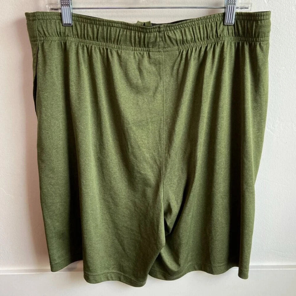 Pantalones cortos deportivos Reebok verde jaspeado talla grande Foto 2 de 4