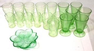 19 PC VINTAGE GREEN DEPRESSION GLASS Anchor Hocking Cameo McKee Crackle Footed