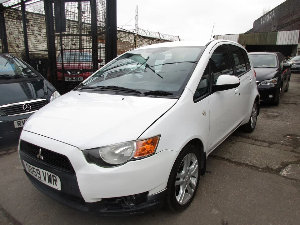 2009 (09) MITSUBISHI COLT 1.3 CZ2 , AUTOMATIC  , LOW MILES , CAZ & ULEZ EXEMPT - Image 2 of 4