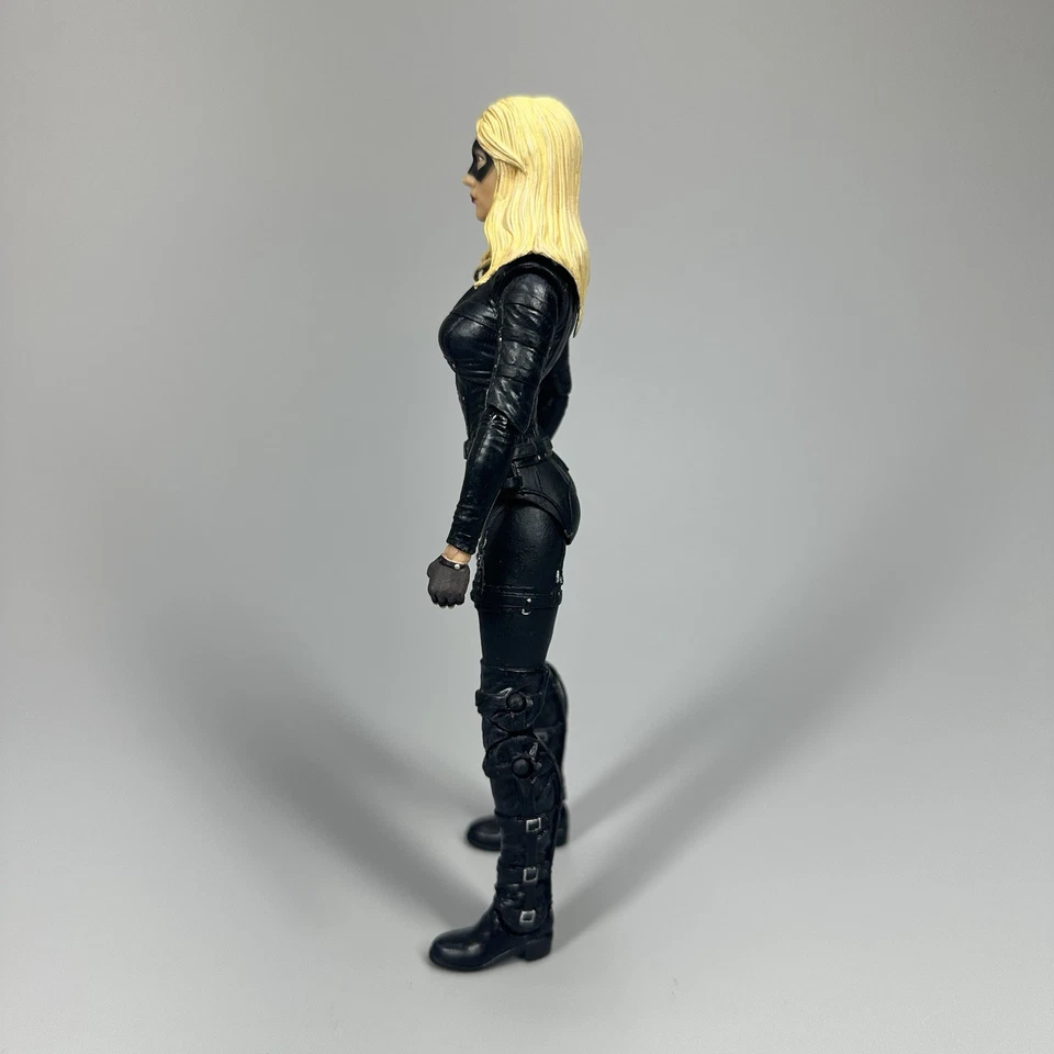 Figura DC Collectibles Arrow Laurel Lance Canario Negro 6.5" con Accesorios Extra Foto 4 de 4