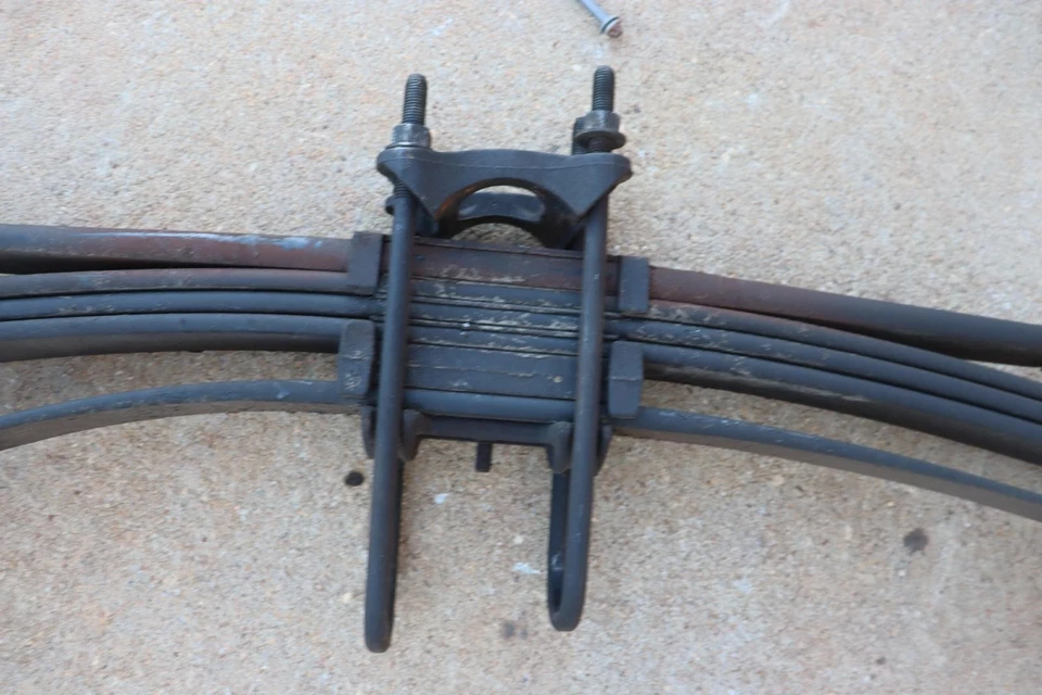 Ford F350 SD DRW 2011-2016 4x4 suspensión trasera izquierda resorte de hoja OEM Foto 4 de 4