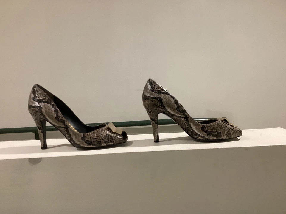 J. Renee Catrice Black Brown Python Print Peep Toe High Heel Pumps 9.5 M - Image 3 of 4