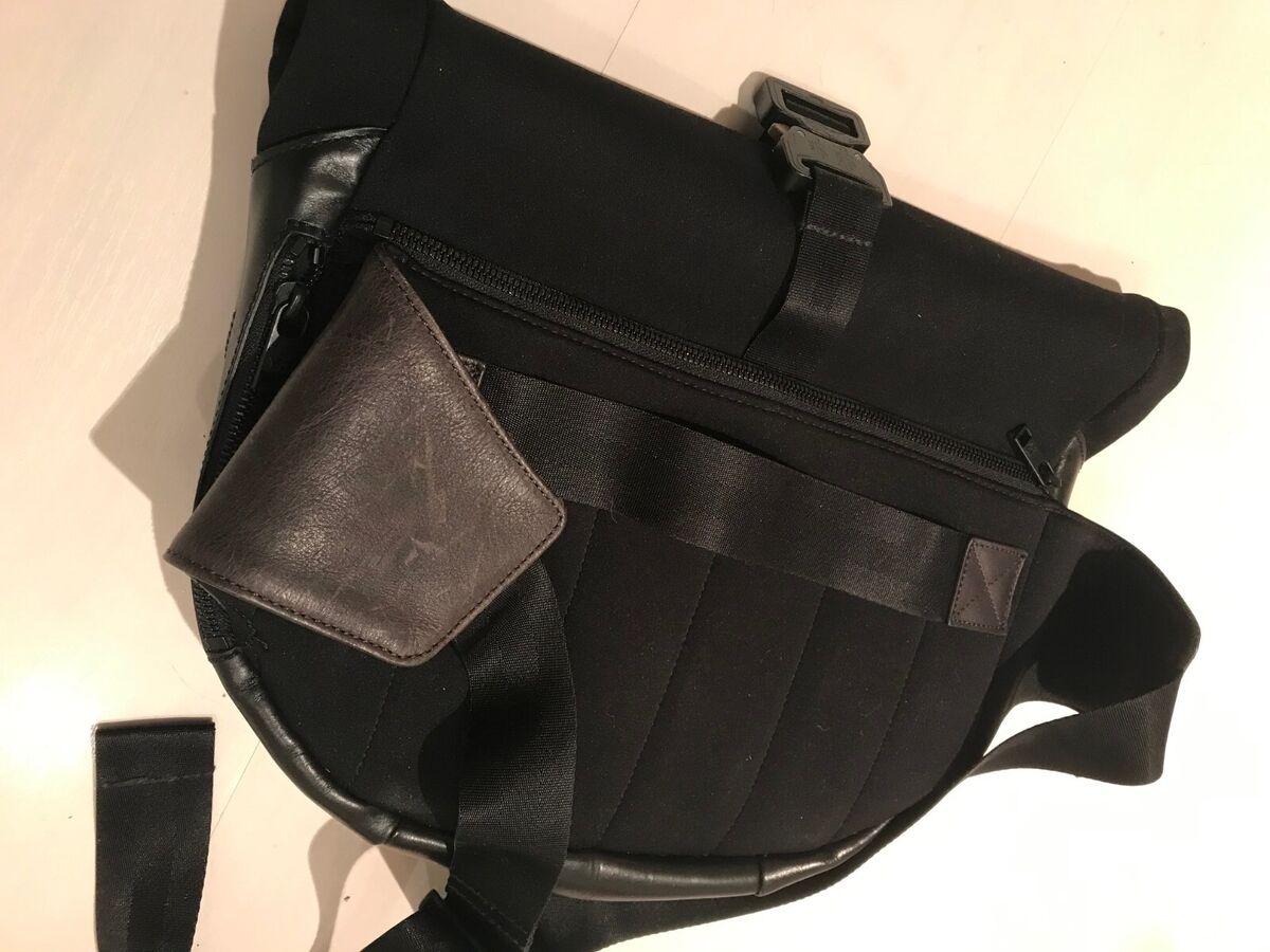 Yohji Yamamoto Y-3 Fidlock Fanny Leather Cross Body Pack Yohji Yamamoto Y-3 Fidlock Fanny Leather Cross Body Pack