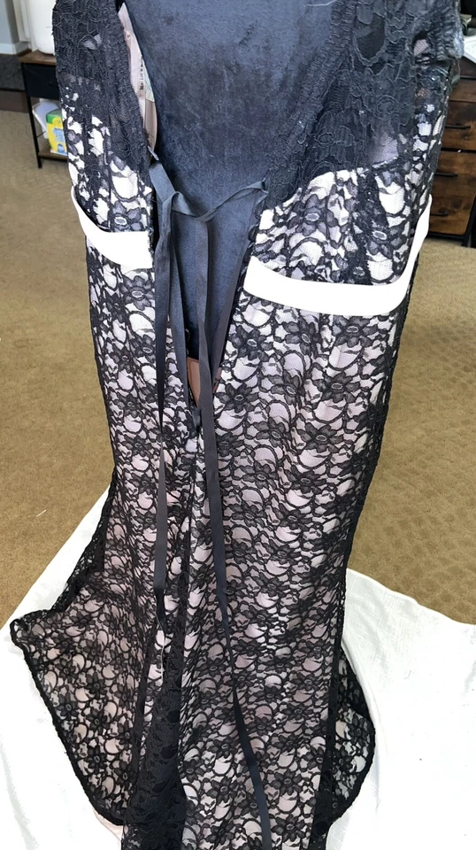 Vestido de Dama de honor Morilee By Madeline Gardner de encaje con espalda profunda S22 Foto 3 de 4