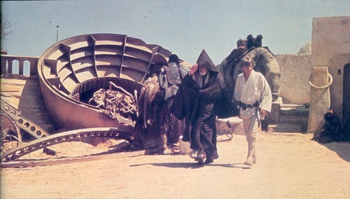 Ship Wreck Part Next to the Cantina for 3.75 IN FIGURE DIORAMA - Picture 6 of 7