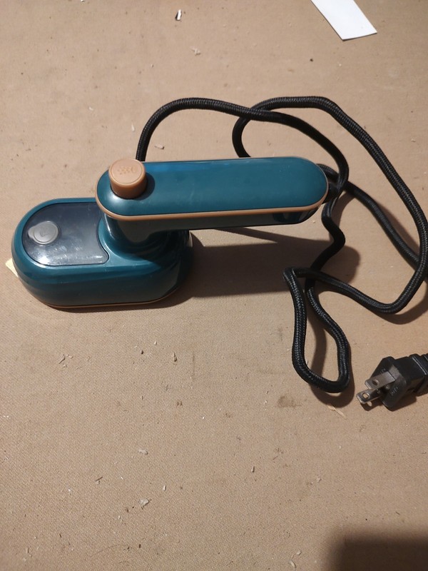 2-in-1 foldable garment steamer