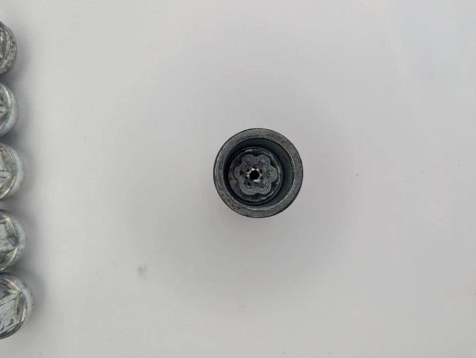 Juego de tuercas de rueda 13-18 Ford Focus ST OEM Foto 3 de 4