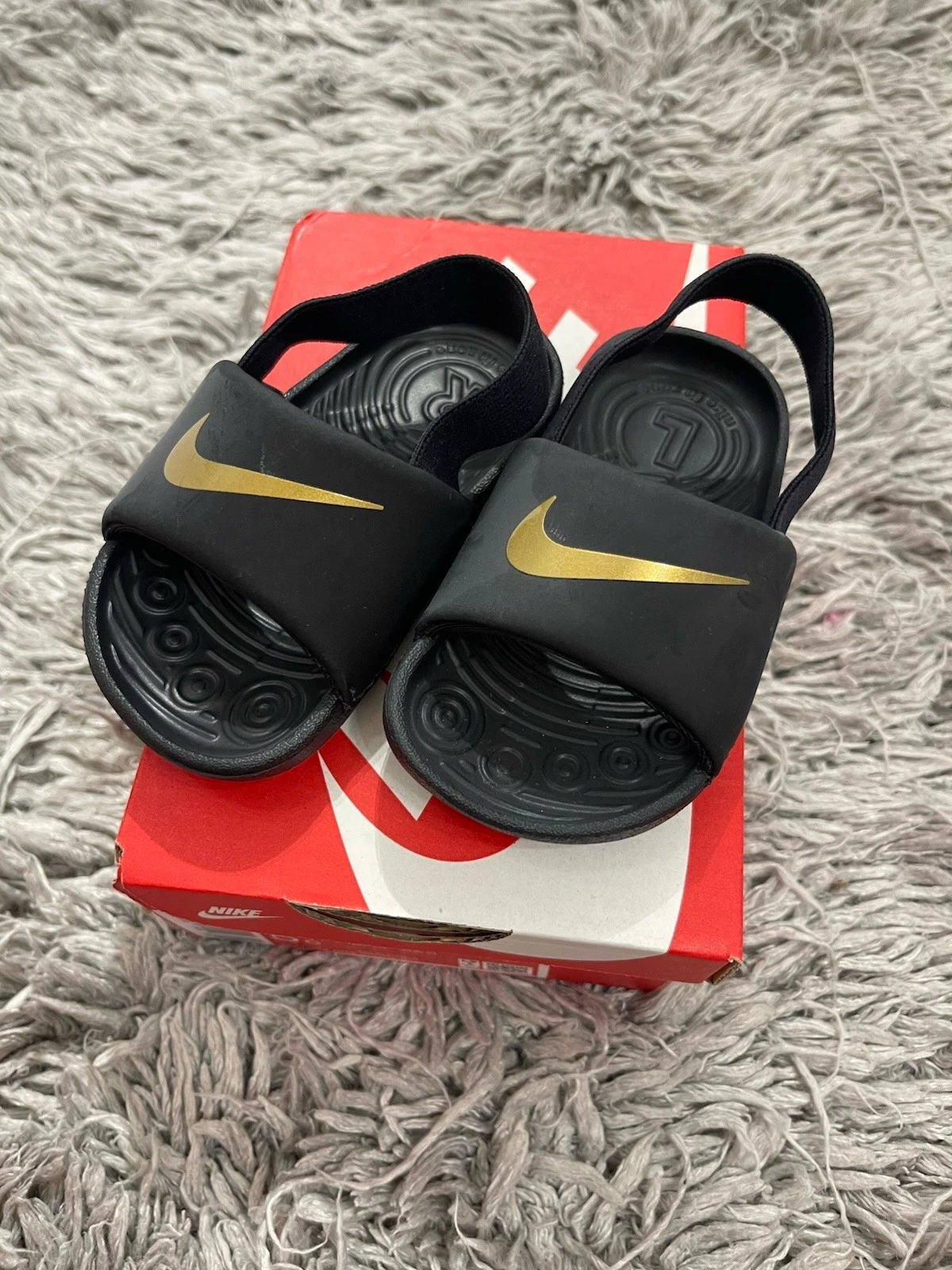 Sandali NIKE Kawa Slides 5C unisex nero oro metallizzato bambino nuovi con scatola