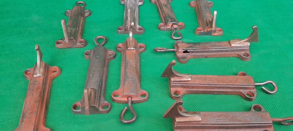 1 Ancien verrou à coulisse , targette de porte, placard, loqueteau volet fenêtre - Photo 3/4