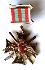 WWII RUSSIA MERIT AWARD CROSS SWORDS MEDAL / PIN MILITARY