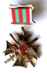 WWII RUSSIA MERIT AWARD CROSS SWORDS MEDAL / PIN MILITARY