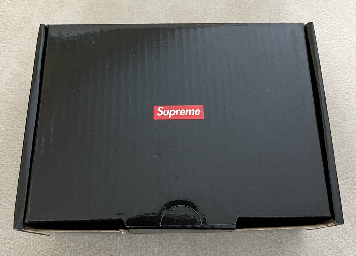 新品未使用 SUPREME Burner Phone Pewter Flask Supreme Burner Phone Pewter Flask (SS24) - $118