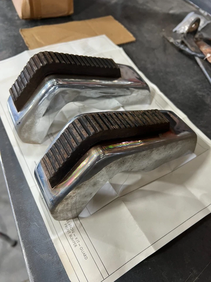 Protector de parachoques delantero FoMoCo 1966 1965 nuevo de lote Foto 4 de 4