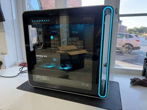 Alienware Area 51 Gaming PC Ultra 9 285K 64GB 2TB RTX 5090 32GB 11H 3Yr Warranty - Picture 1 of 9