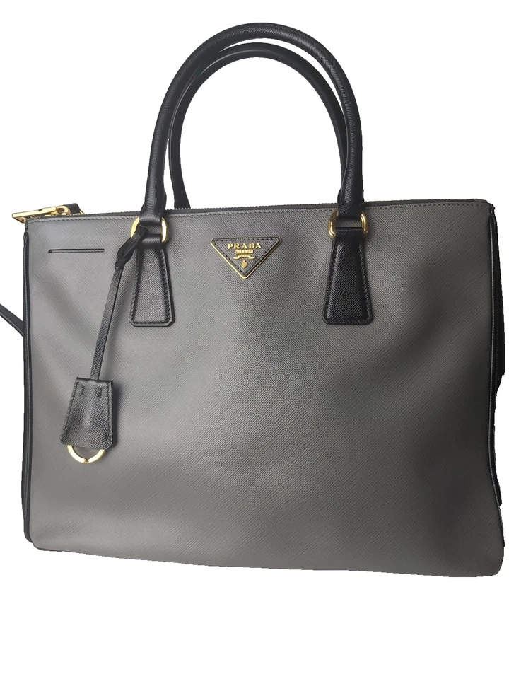 Prada Saffiano Cuero Galleria Doble Cremallera Dos Tonos Color Gris (delantero y trasero) Foto 4 de 4